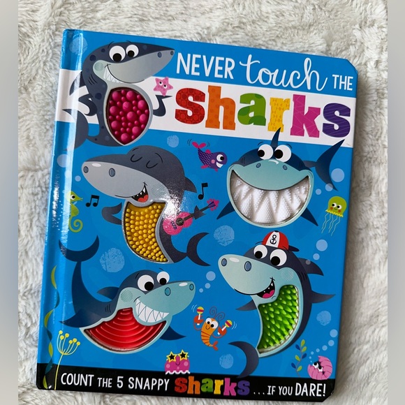 Book Bundle - Picture 11 of 13